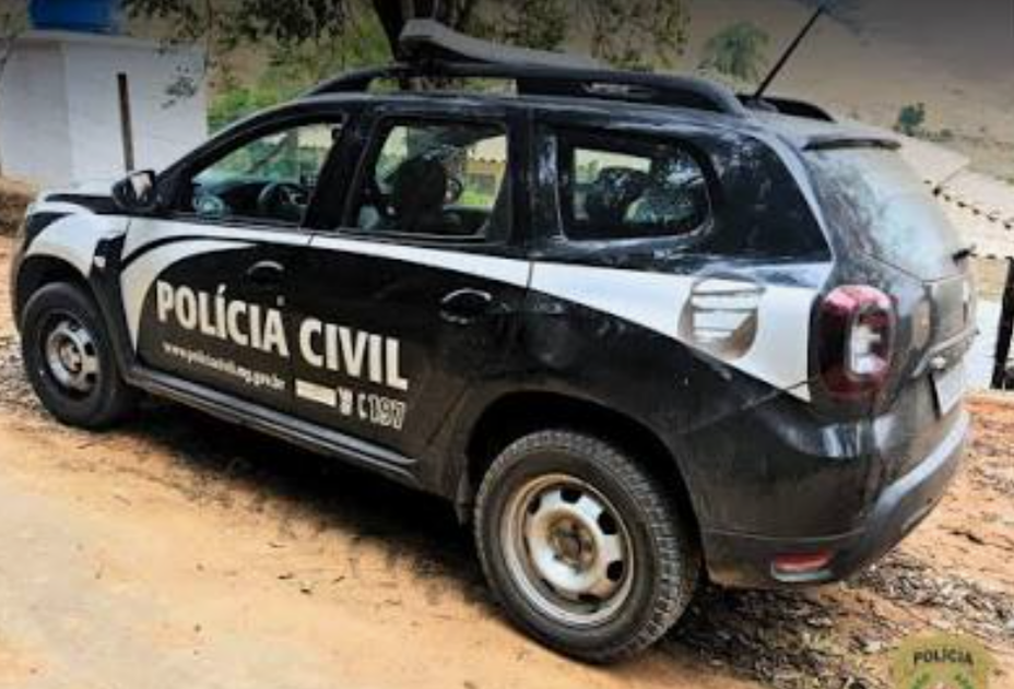 Um homem sentenciado a 210 anos de reclusão pelo abuso sexual da própria filha foi detido pelas autoridades após uma investigação minuciosa conduzida pe...
