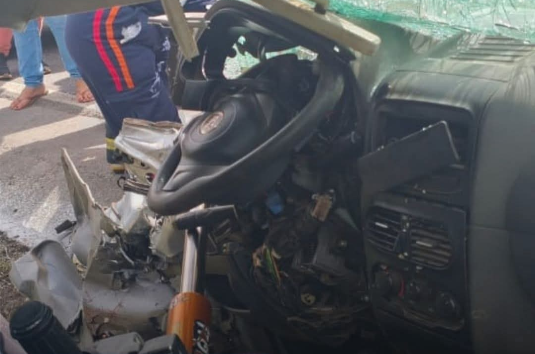 Um homem de 61 anos perdeu a vida em um grave acidente ocorrido na BR-265, nas proximidades da cidade de Barroso. A colisão envolveu um veículo Fiat Str...