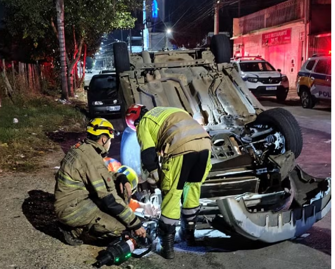 Um condutor foi detido por embriaguez ao volante após se envolver em um acidente na Rua Paulo Garcia, bairro Benfica, em Juiz de Fora, na noite de domin...
