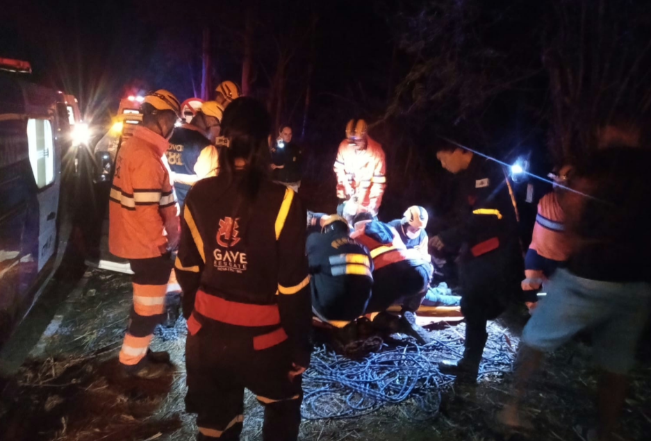 Um grave acidente de trânsito na noite do último domingo, 24 de maio de 2026, mobilizou equipes de emergência em um trecho da BR-381, no município de No...