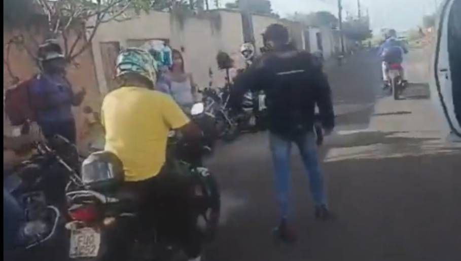 Uma entregadora de aplicativo, de 32 anos, foi vítima de um ataque a facadas na tarde desta segunda-feira (25), enquanto realizava uma entrega no Bairro...