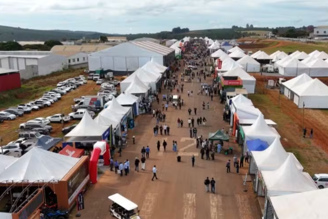 A Expocafé 2026, reconhecida como a mais importante feira da cafeicultura brasileira, está em andamento em Três Pontas, Minas Gerais. O evento, que acon...