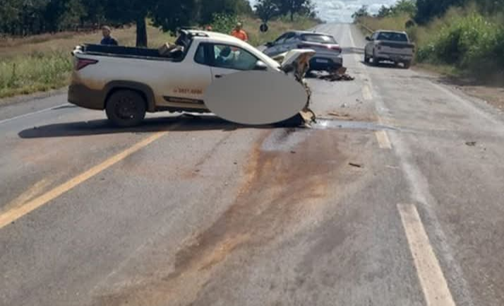Dois homens ficaram feridos após uma colisão frontal envolvendo um carro de passeio e uma caminhonete na manhã de segunda-feira, 25 de maio de 2026, no ...