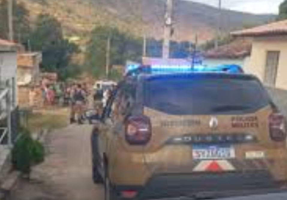 Um assassinato por arma de fogo foi registrado na tarde da última terça-feira, dia 26, no bairro São Cristóvão, na cidade de Itaobim, Minas Gerais. A oc...