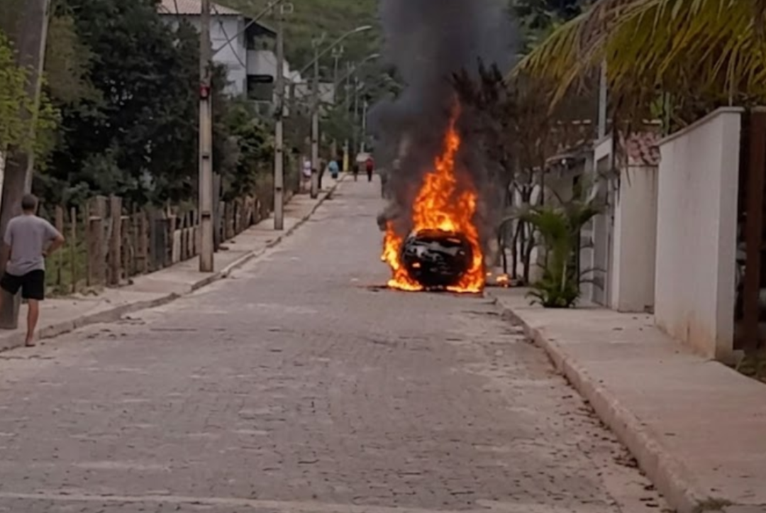 Um homem de 40 anos foi baleado na tarde de quarta-feira, dia 27 de maio de 2026, em um posto de combustíveis localizado na avenida Carlos Edmundo Landa...
