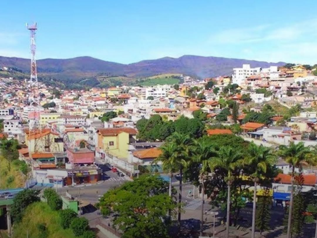 A Justiça de Minas Gerais determinou o bloqueio de bens de quatro ex-agentes públicos da cidade de Ibirité. Entre os indivíduos impactados pela medida j...