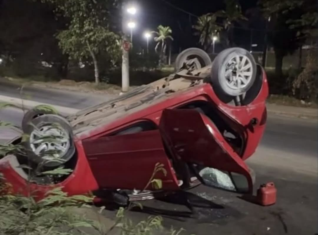 Um homem, de 33 anos, ficou ferido após o veículo que ele conduzia capotar na noite da última quinta-feira (28), em Montes Claros. O acidente teve como ...