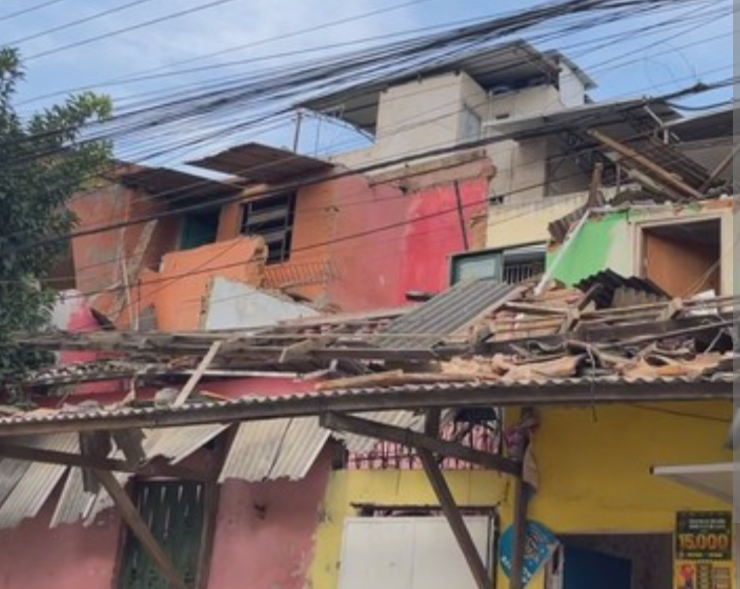 Na manhã da última quinta-feira, dia 29, uma residência localizada na Avenida Tancredo Neves, bairro Santa Efigênia, em Governador Valadares, Minas Gera...