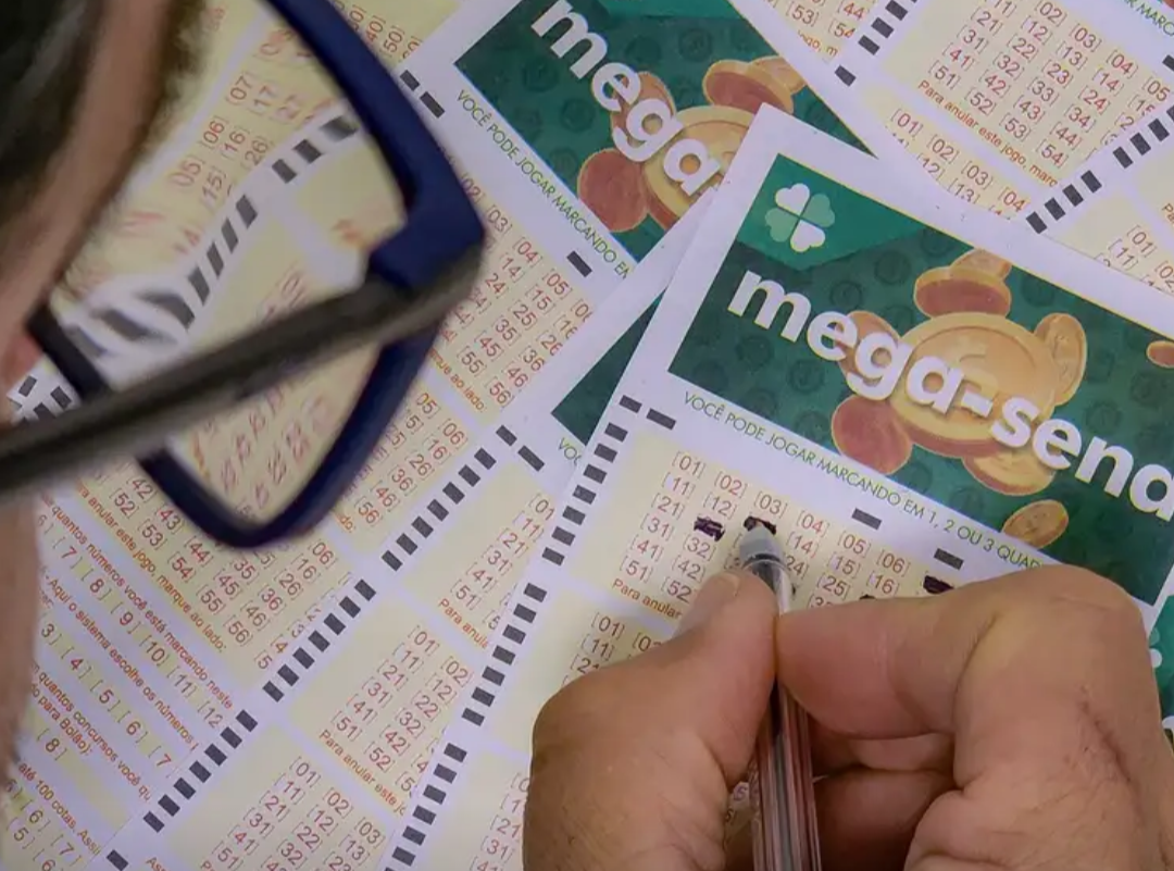 O sorteio do concurso 3.013 da Mega-Sena está agendado para este sábado, a partir das 21h (horário de Brasília). A apuração das seis dezenas ocorrerá no...