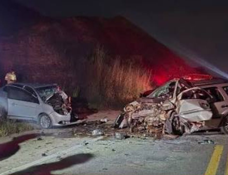 Uma grave colisão na BR-262, nas proximidades do Recanto da Seriema, em Bela Vista de Minas, resultou na morte de dois motoristas na noite da última sex...
