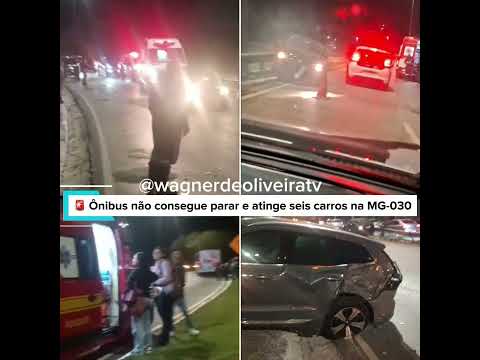 Um coletivo colidiu com seis veículos de passeio na noite desta segunda-feira, na MG-030, em Nova Lima, provocando significativa lentidão no tráfego da ...