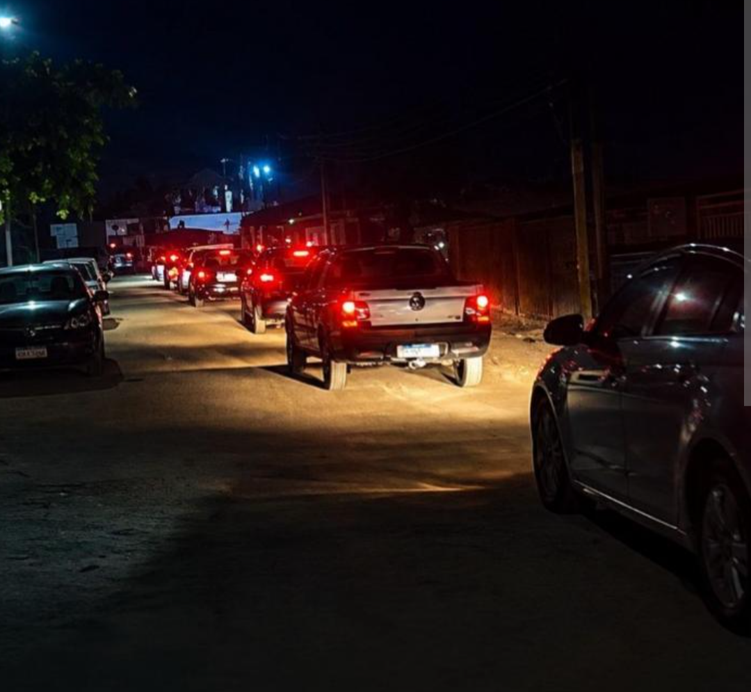 A BR-381, uma das principais rodovias federais, permaneceu totalmente bloqueada por mais de vinte e quatro horas no trecho que atravessa o município de ...