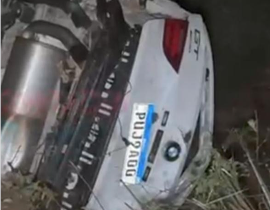 A madrugada deste domingo, dia 7, foi marcada por um grave acidente automobilístico que ceifou a vida de quatro pessoas e deixou uma ferida na localidad...