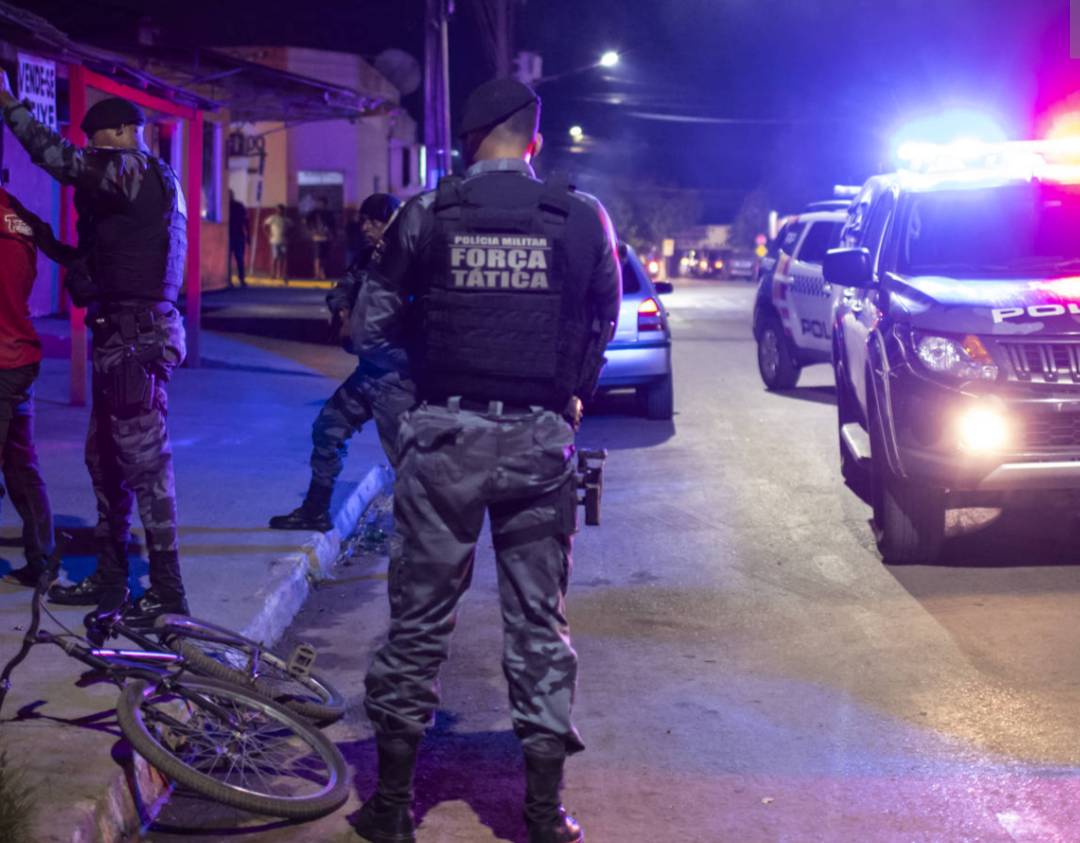 A noite deste sábado (6) foi palco de um incidente fatal em Mateus Leme, na Região Metropolitana de Belo Horizonte. Um homem de 29 anos veio a óbito apó...