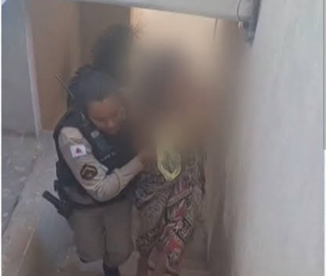 Uma mulher de 26 anos foi resgatada pela Polícia Militar no bairro Pousada Santo Antônio, Região Norte de Belo Horizonte, após ser mantida em cárcere pr...