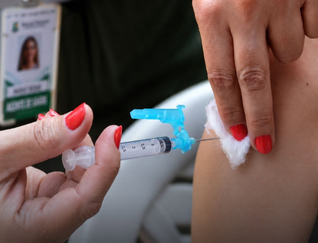 O Ministério da Saúde anunciou nesta segunda-feira, dia 8, a interrupção temporária e preventiva da campanha de vacinação contra a dengue com o imunizan...