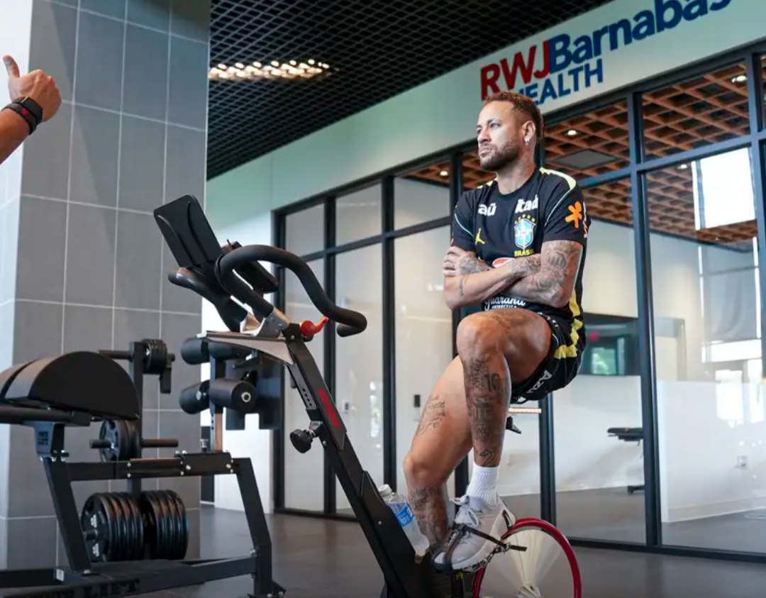 A Confederação Brasileira de Futebol (CBF) divulgou nesta segunda-feira (8) uma nota oficial detalhando a recuperação do atacante Neymar, que se apresen...