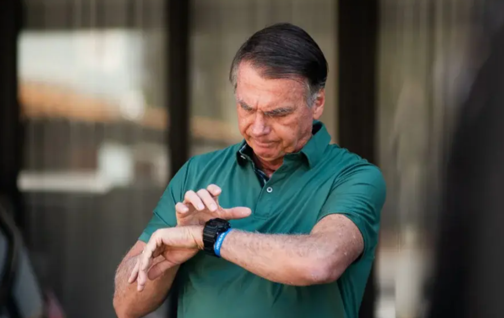 A prisão domiciliar temporária concedida ao ex-presidente Jair Bolsonaro (PL) está com seu prazo próximo do fim. A medida, autorizada pelo ministro Alex...
