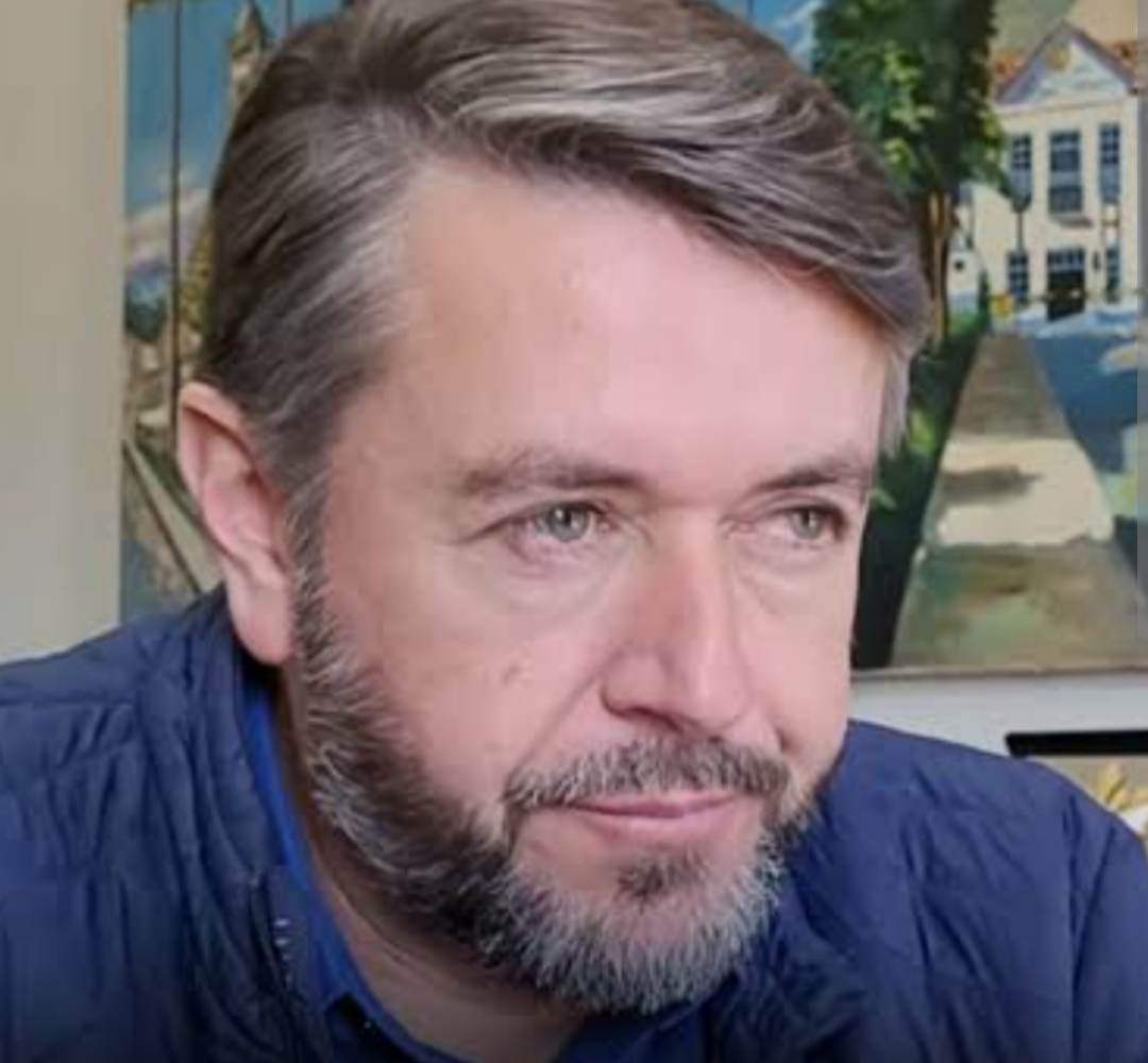 A Câmara Municipal de São João del-Rei aprovou, em primeiro turno, nesta terça-feira (09), a proposta que eleva o salário do prefeito Aurélio Suenes par...