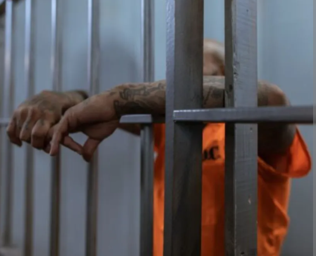 Detentos custodiados no Centro de Remanejamento do Sistema Prisional (CERESP) de Ipatinga iniciaram um movimento de greve de fome. A paralisação já se e...