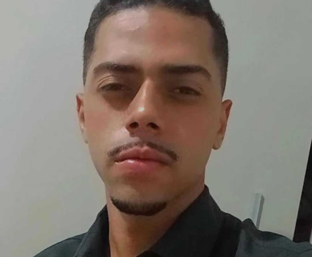 Um grave acidente de trânsito ceifou a vida de um jovem de 22 anos na madrugada deste domingo (14), por volta das 4h. A fatalidade ocorreu na Rua Israel...