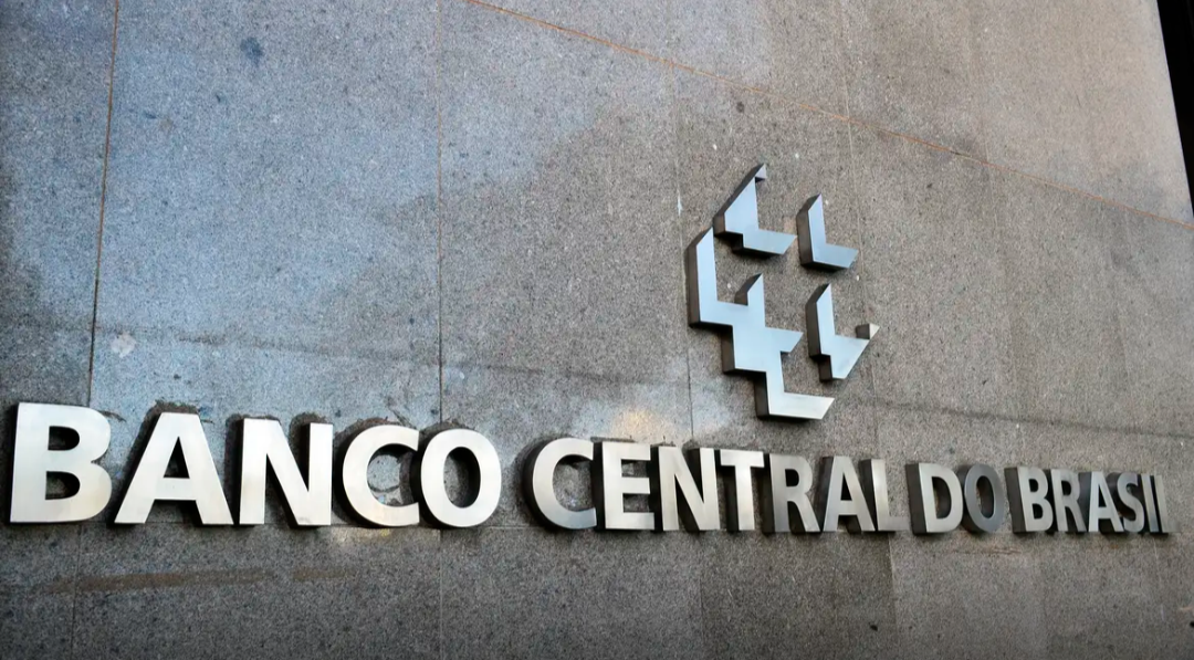 O Comitê de Política Monetária (Copom) do Banco Central (BC) anunciou nesta quarta-feira (17) uma nova redução da Taxa Selic. O corte de 0,25 ponto perc...
