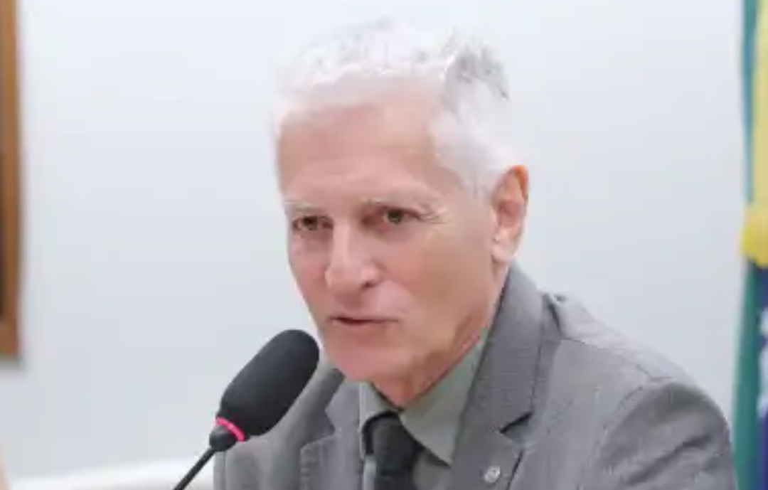 Em um cenário de tensão política, o deputado federal Rogério Correia (PT-MG) manifestou total confiança no senador Jaques Wagner (PT-BA) após a recente ...