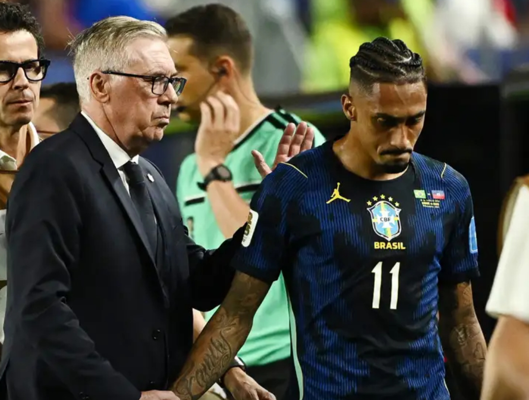 O atacante Raphinha, integrante da seleção brasileira de futebol, teve confirmada uma lesão no músculo posterior da coxa direita. A condição física do a...