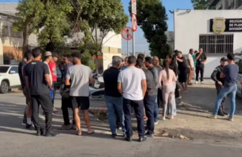 O homem apontado como suspeito de envolvimento no atropelamento fatal do ciclista Bruno Barbosa, de 35 anos, na BR-494, em Divinópolis, se apresentou à ...