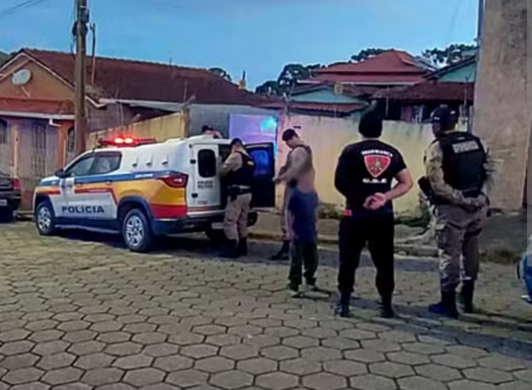 Uma operação policial em Bom Repouso, Minas Gerais, resultou na prisão de quatro homens nesta segunda-feira (22), sob suspeita de estupro. As detenções ...