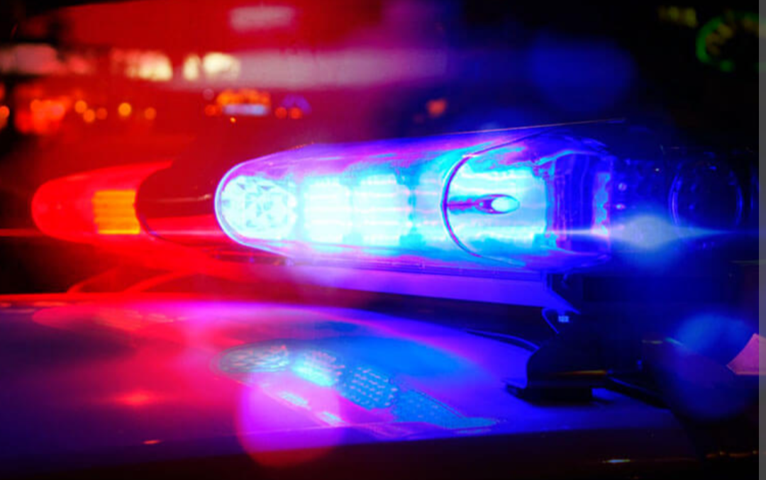 A Polícia Militar de Minas Gerais efetuou a prisão de um homem de 52 anos, foragido da Justiça. A detenção ocorreu no km 136 da MG-164, na cidade de Bom...