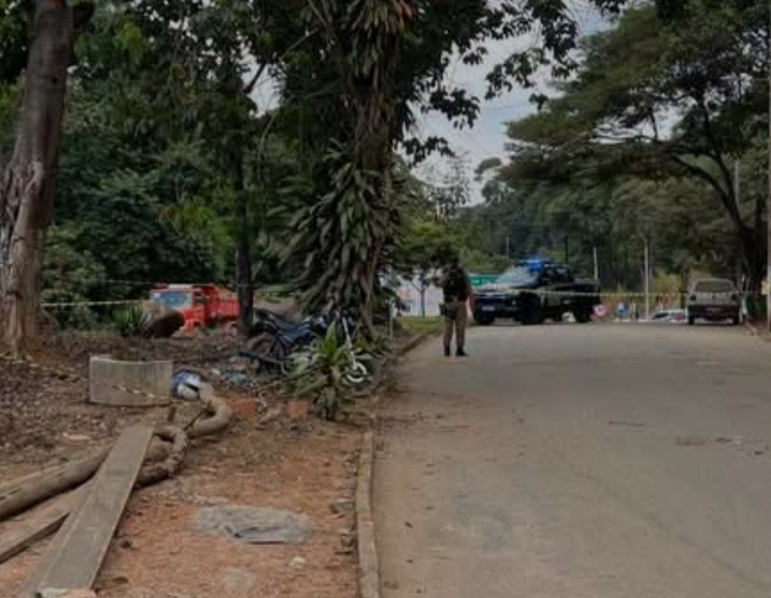 Um homem perdeu a vida em um ataque a tiros no distrito de Dom Corrêa, em Manhuaçu (MG), no início da tarde desta quinta-feira, 25 de junho. O crime oco...