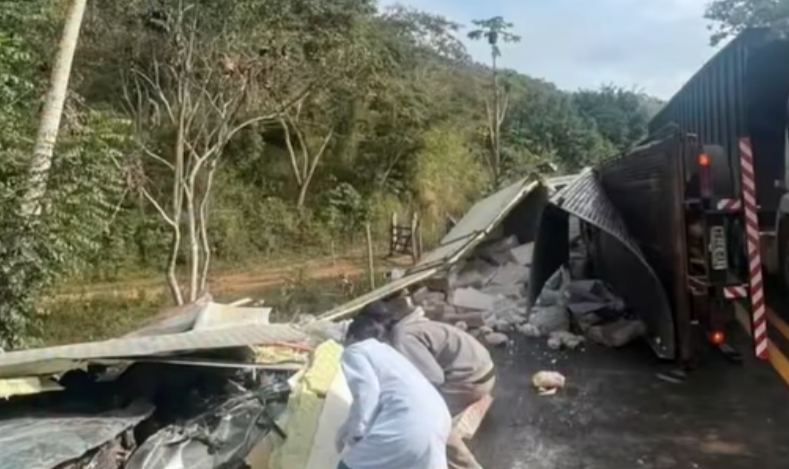 Um sério acidente foi documentado na manhã desta sexta-feira, dia 26, ao longo da rodovia MGC-120. A ocorrência se deu nas proximidades do município de ...
