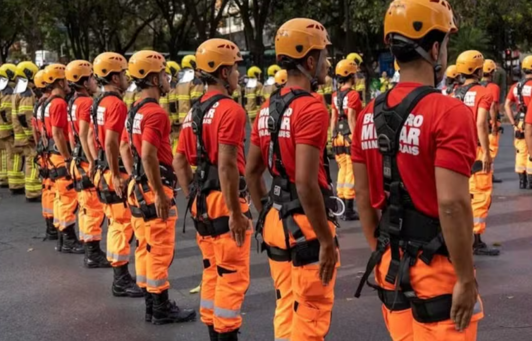 Neste sábado (27), o governo de Minas Gerais anunciou o envio de mais 19 militares do Corpo de Bombeiros Militar de Minas Gerais (CBMMG) para atuar nas ...