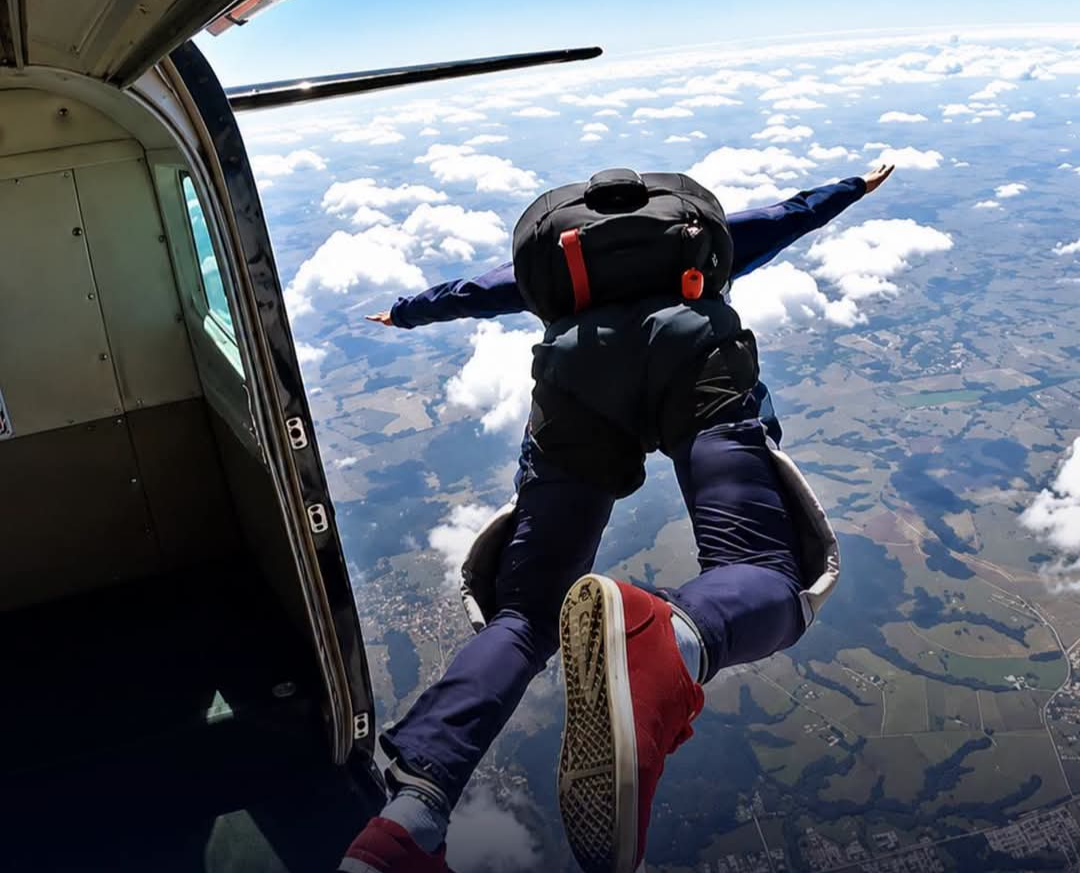 Uma tragédia aérea marcou este domingo (28) na França, com a queda de um avião que resultou na morte de, ao menos, 11 pessoas. O incidente ocorreu na ci...