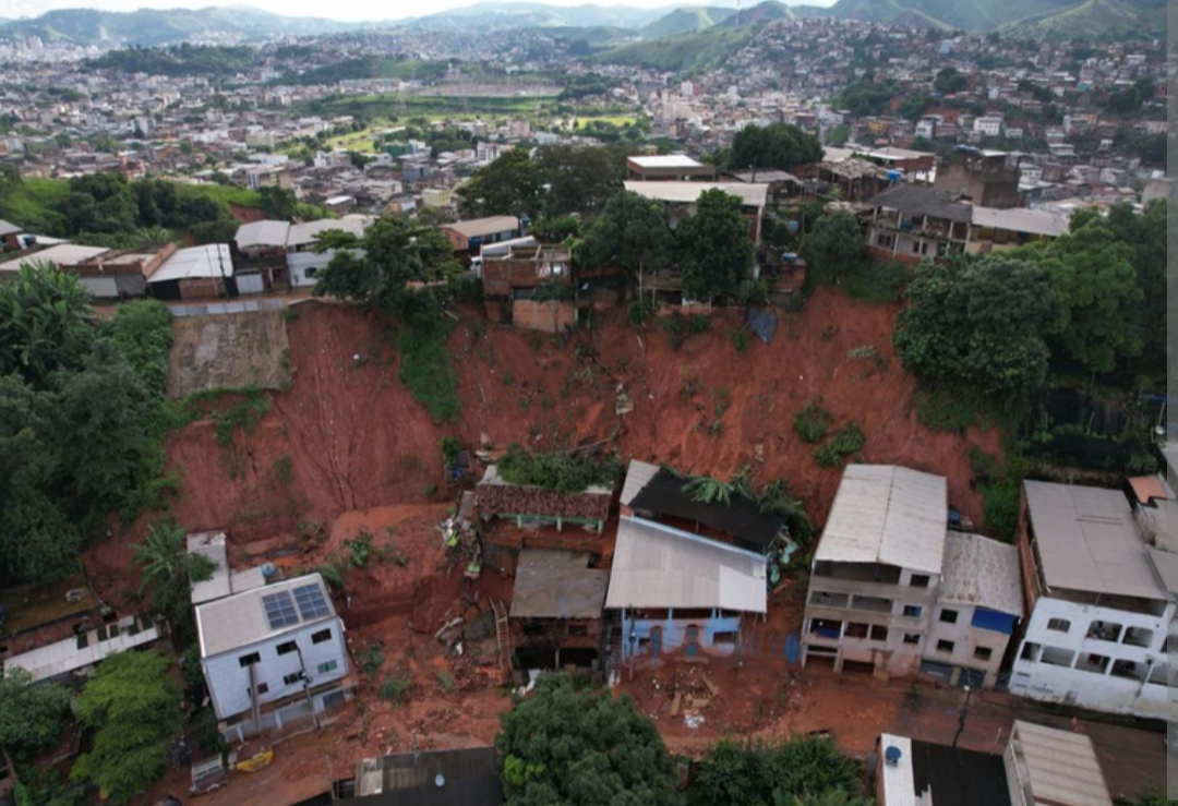 A cidade de Ipatinga avança na recuperação um ano e meio após os eventos catastróficos de janeiro de 2025. Nesta sexta-feira, 27 de junho de 2026, a adm...
