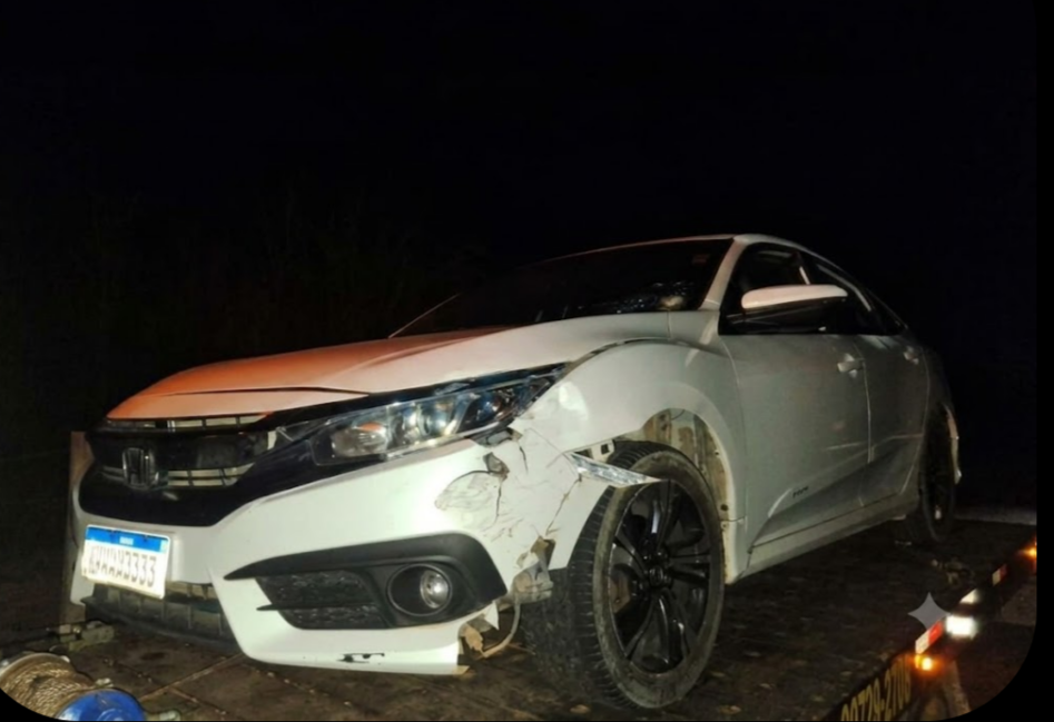 Uma operação da Polícia Militar resultou na prisão de J.R., de 33 anos, e de A.F., de 27, após uma intensa perseguição que teve início em Ipatinga e ter...