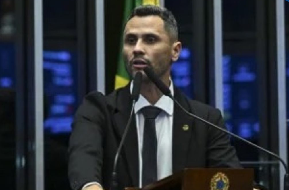 O senador Cleitinho Azevedo, filiado ao Republicanos, reafirmou publicamente sua aspiração de disputar o governo de Minas Gerais. A declaração, que visa...