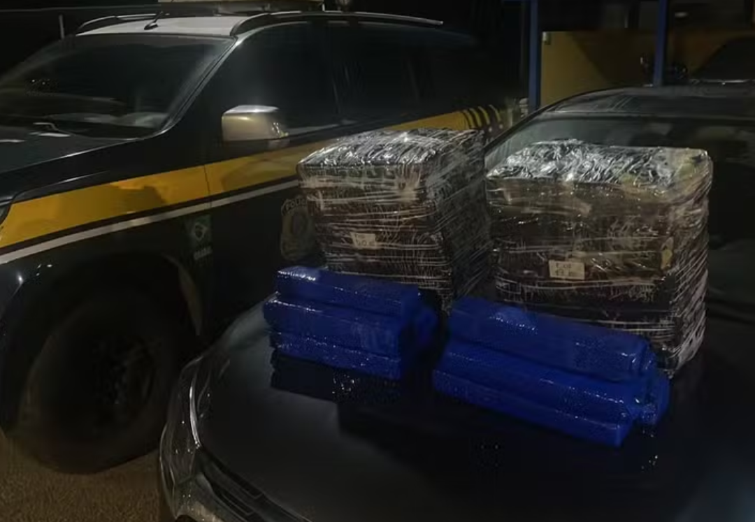 A Polícia Rodoviária Federal (PRF) prendeu um homem de 34 anos na noite da última terça-feira (30) em Teófilo Otoni. Ele foi detido após tentar escapar ...