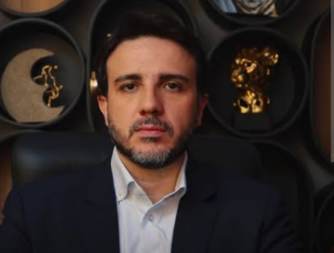Um novo levantamento eleitoral divulgado na manhã desta quarta-feira pelo instituto AtlasIntel indica uma reconfiguração no cenário da disputa presidenc...