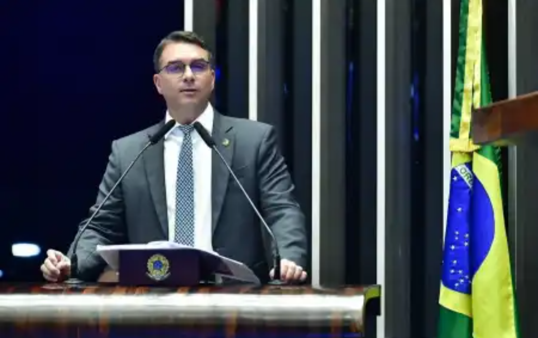 O senador Flávio Bolsonaro foi convidado a participar de uma série de audiências públicas em Washington, organizadas pela Comissão de Comércio Internaci...