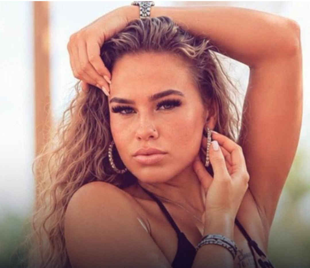 A mãe da influenciadora britânica Brooke George, de 23 anos, fez um apelo para que sua filha seja poupada da pena de morte. A jovem foi acusada de assas...