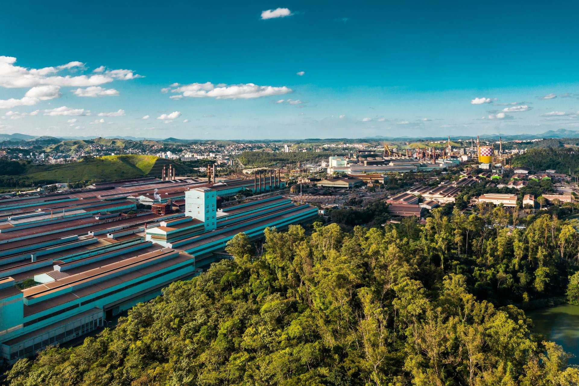 A Usiminas, um dos gigantes da indústria siderúrgica nacional, anunciou a abertura de inscrições para seus renomados programas de estágio e jovem aprend...