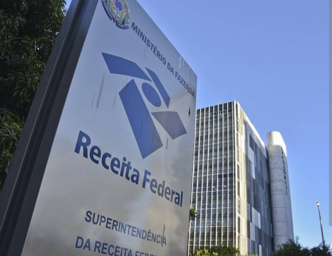 O cenário de oportunidades no serviço público federal ganha destaque com a recente autorização para a realização de concursos na Receita Federal e no Ba...