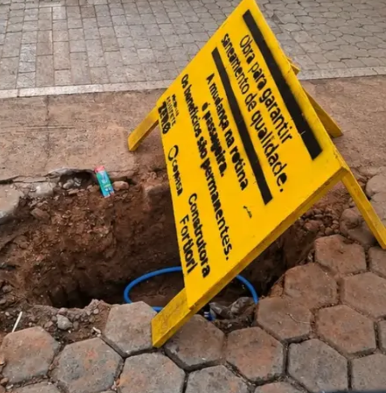 Um incidente de infraestrutura tem gerado considerável transtorno e indignação entre os moradores de Guidoval, na Zona da Mata mineira. Na Rua Silvéria ...
