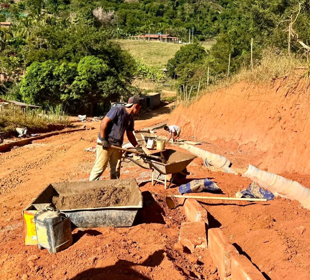A Prefeitura de Minas Gerais segue empenhada na execução de um conjunto de intervenções urbanas cruciais, visando aprimorar a infraestrutura na Comunida...