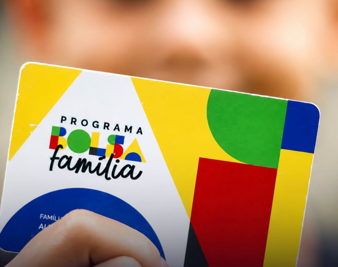 Uma nova modalidade de golpe tem como alvo os beneficiários do programa Bolsa Família, utilizando mensagens de texto (SMS) para enganar as vítimas. O al...