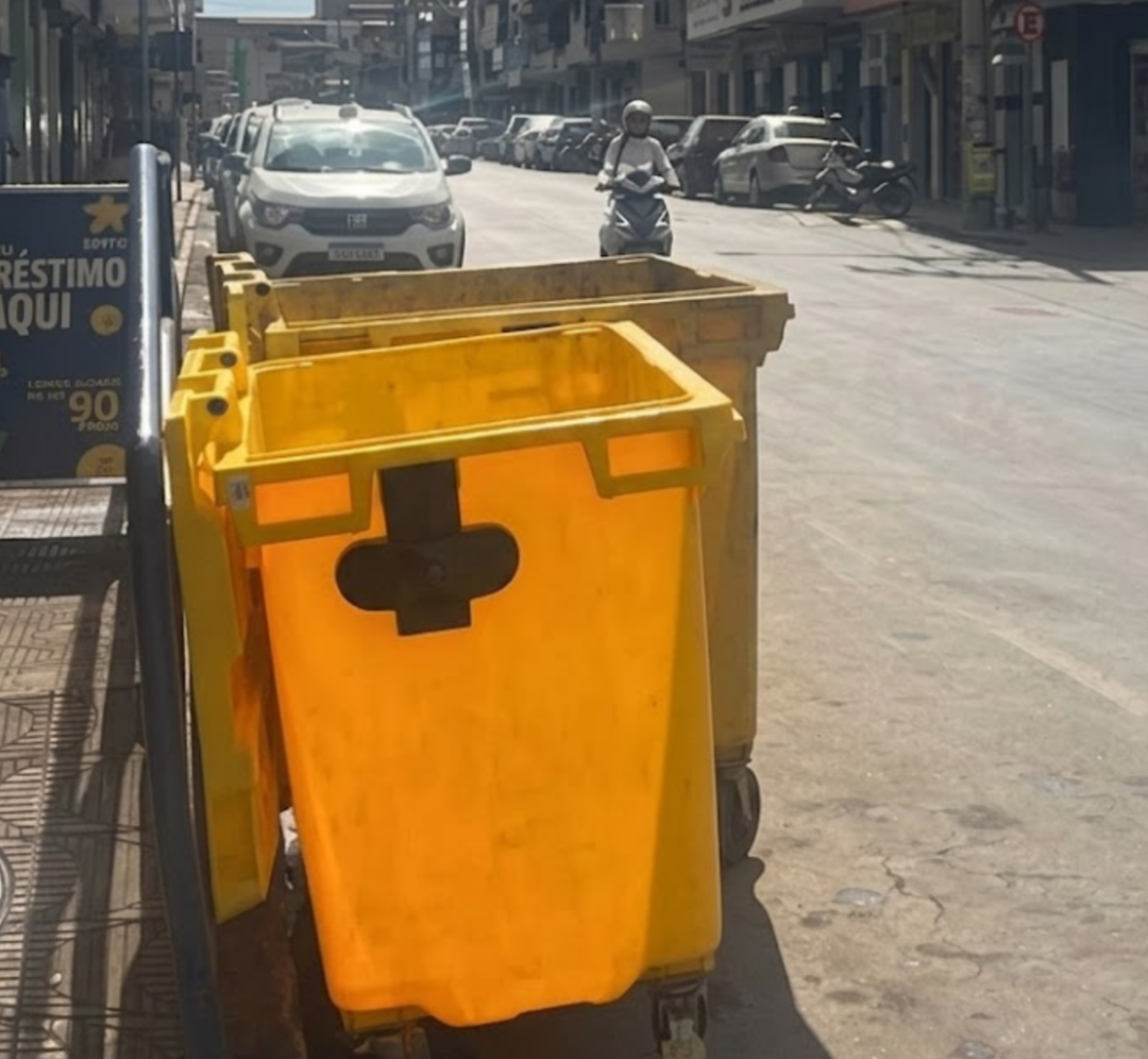A Prefeitura de Inhapim promoveu, na última quarta-feira, 8 de julho de 2026, uma alteração na disposição das lixeiras que antes se encontravam nas prox...
