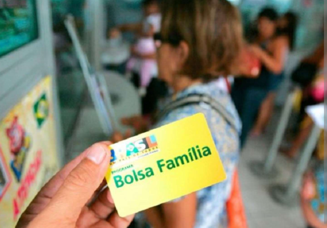 O fluxo de pagamentos de programas sociais federais, como o Bolsa Família e o Auxílio Gás, desempenha um papel fundamental na estrutura econômica de peq...