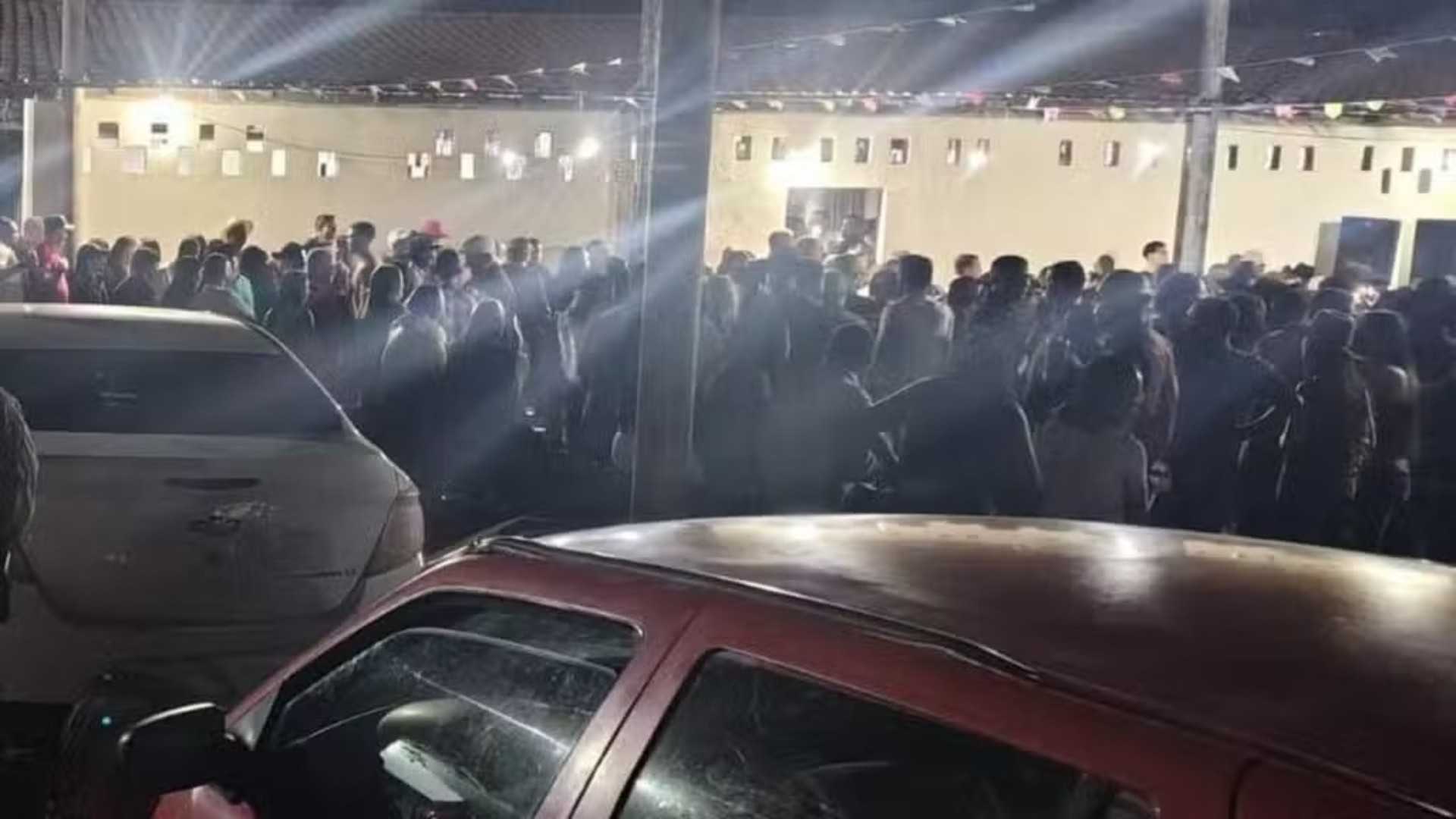 Uma celebração da Folia de Reis no povoado de Vila das Almas, em João Pinheiro, Noroeste de Minas Gerais, foi palco de uma confusão que escalou de um pi...